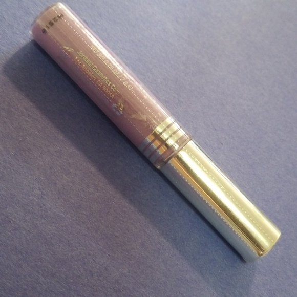 Mascara - Picture 2 of 2